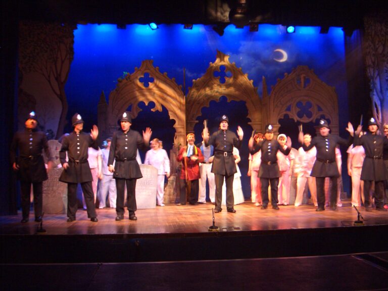 pirates-of-penzance-2005
